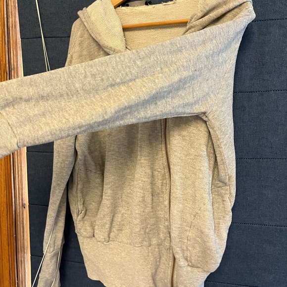 Hatch sweatshirt—great for maternity and after!! - Picture 5 of 7